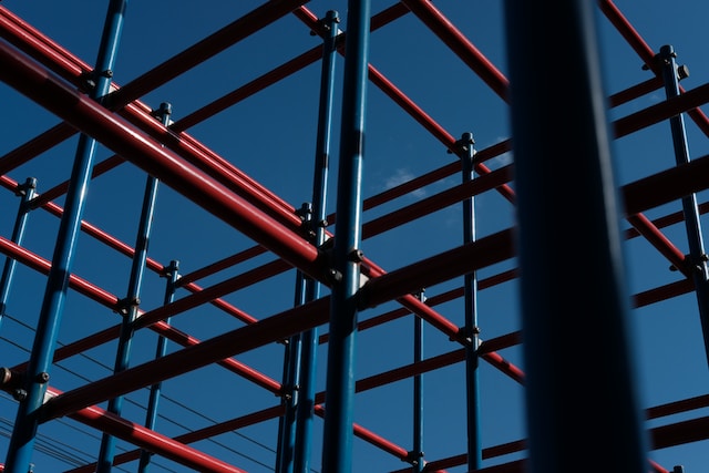 mesh scaffolding banners - image of scaffolding with sky behind